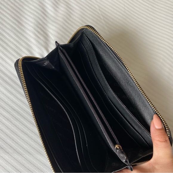 DKNY long wallet - Picture 2 of 6
